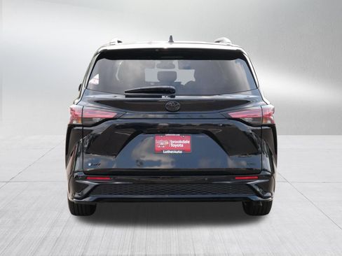 Certified 2026 Toyota Sienna XSE FWD image 6
