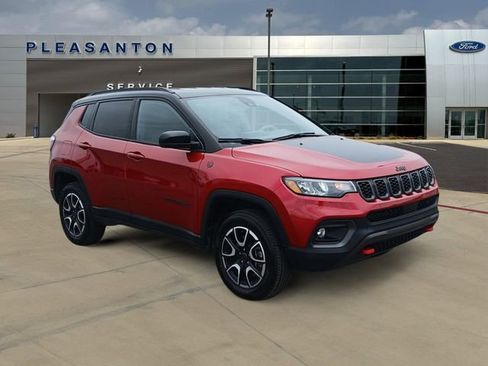 Used 2025 Jeep Compass Trailhawk AWD/4WD image 7