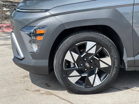 Used 2025 Hyundai Kona SEL FWD image 11