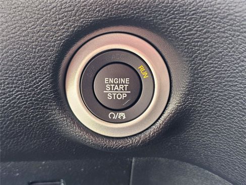 New 2027 Chrysler Pacifica Select FWD image 23