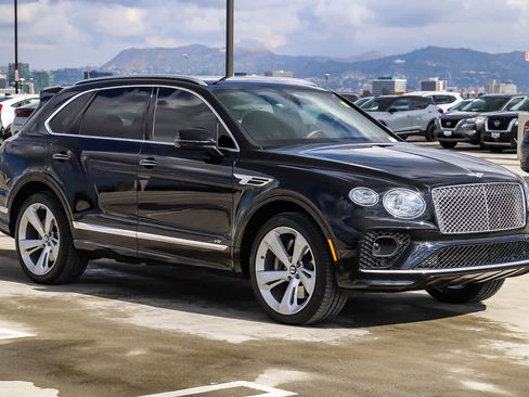 Used 2021 Bentley Bentayga AWD/4WD image 3