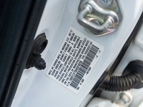 Used 2017 Honda Civic EX-L image 9