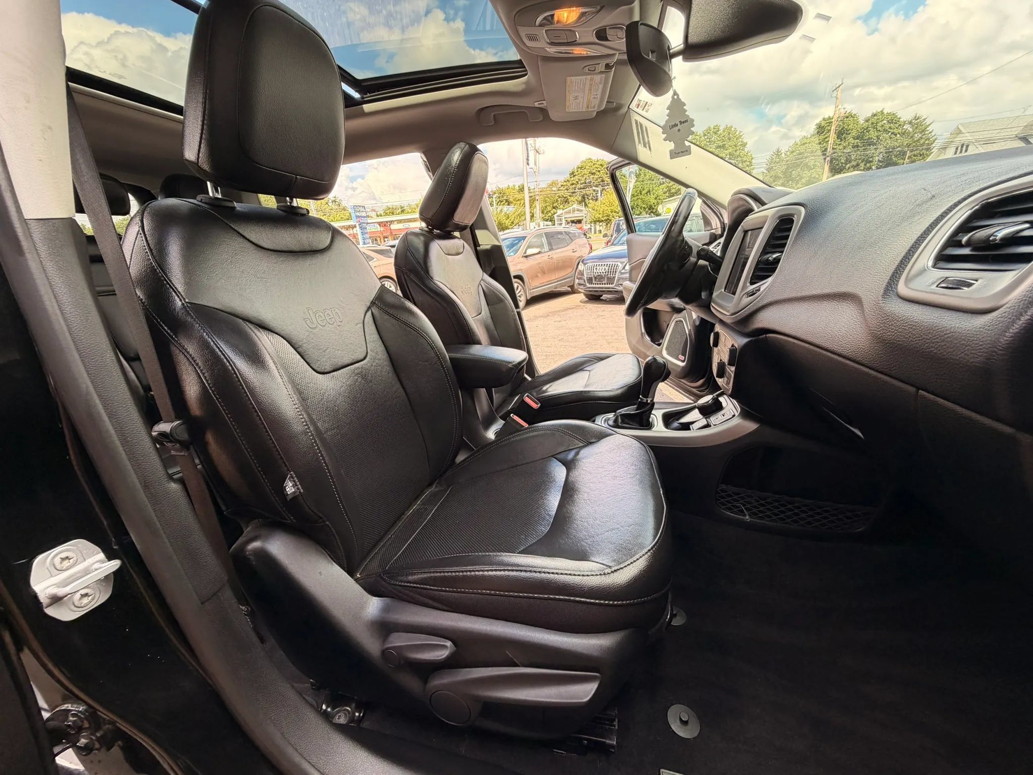 Used 2019 Jeep Compass High Altitude AWD/4WD image 14