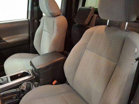 Used 2016 Toyota Tacoma SR5 image 12