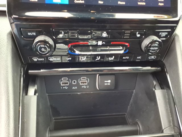 Used 2023 Jeep Grand Cherokee Limited AWD/4WD image 24