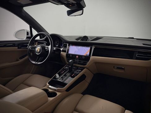 Used 2024 Porsche Macan image 21