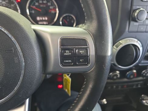 Used 2014 Jeep Wrangler Unlimited Rubicon AWD/4WD image 15