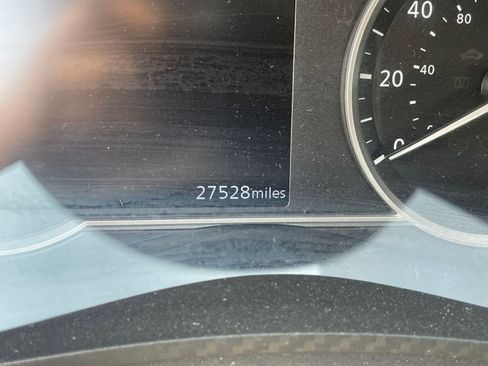 Used 2025 Nissan Versa SV image 38