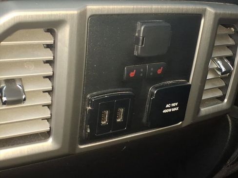 Used 2017 Ford F150 Platinum w/ Equipment Group 701A Luxury image 30