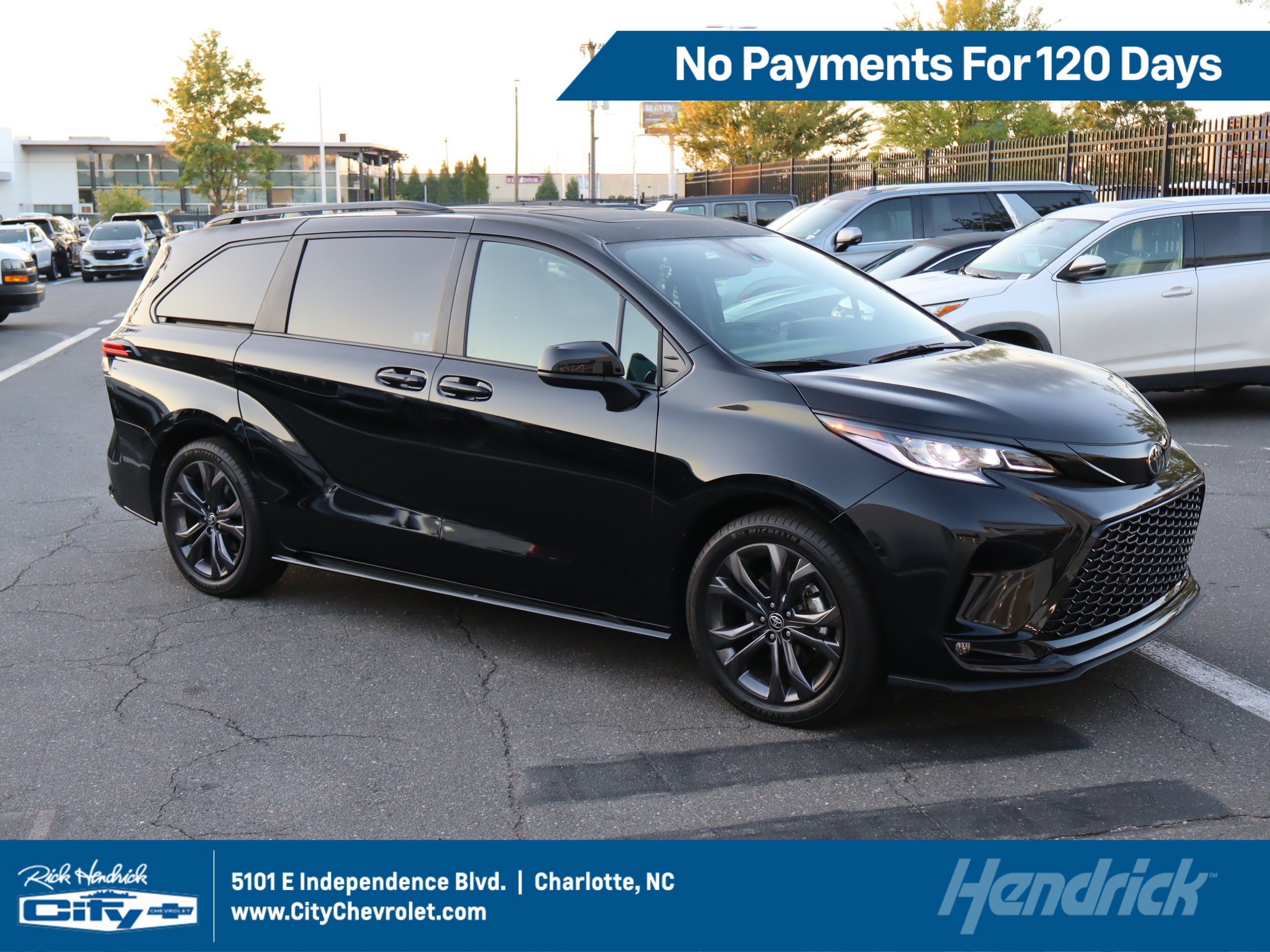 Used 2026 Toyota Sienna XSE FWD image 1
