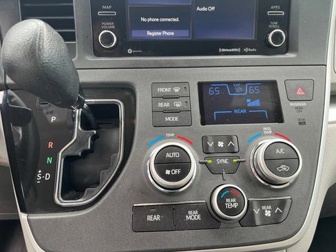 Used 2020 Toyota Sienna LE AWD/4WD image 26
