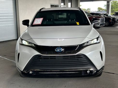 Used 2024 Toyota Venza LE image 2