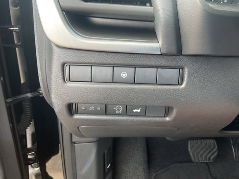 Used 2025 Nissan Rogue SV FWD image 20