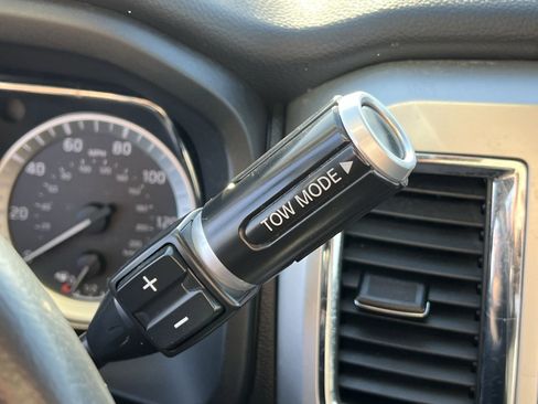 Used 2019 Nissan Titan SV w/ SV Convenience Package image 22