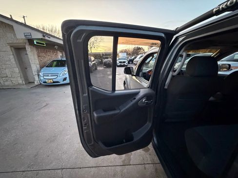 Used 2006 Nissan Frontier NISMO w/ (J01) Sunroof Pkg image 26