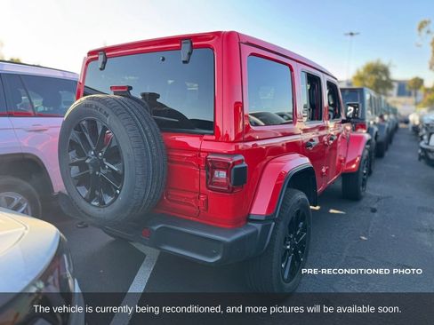 Used 2025 Jeep Wrangler Unlimited Sahara w/ Safety Group AWD/4WD image 6