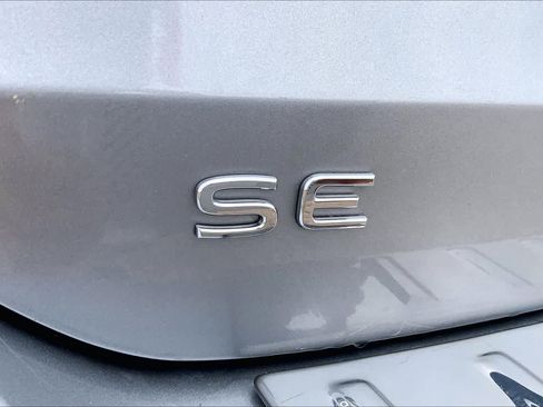 Used 2025 Volkswagen Taos SE image 31