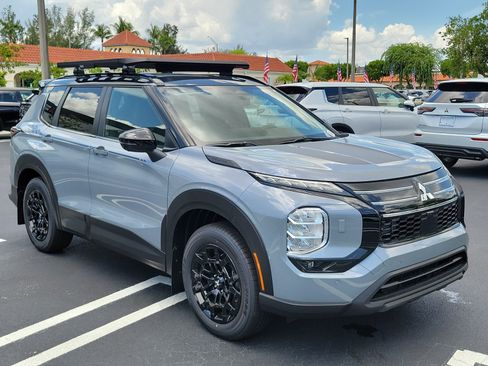 New 2026 Mitsubishi Outlander AWD image 3