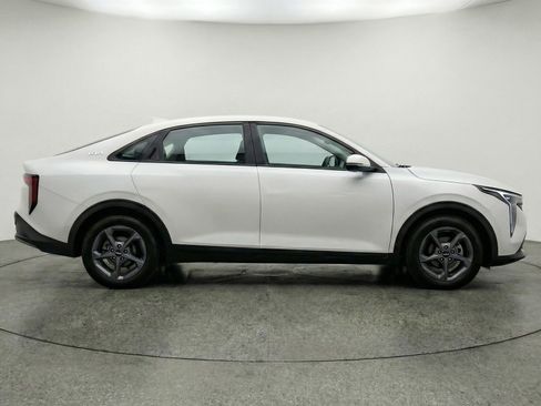 Used 2025 Kia K4 LXS image 11