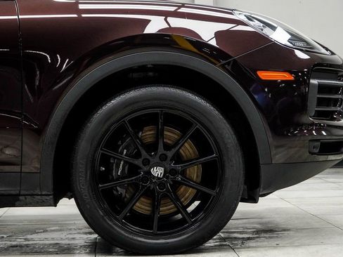 Used 2023 Porsche Cayenne Coupe image 9