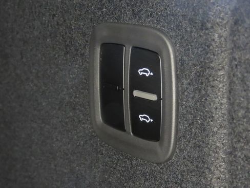 Certified 2025 Porsche Macan 4 Electric AWD/4WD image 47