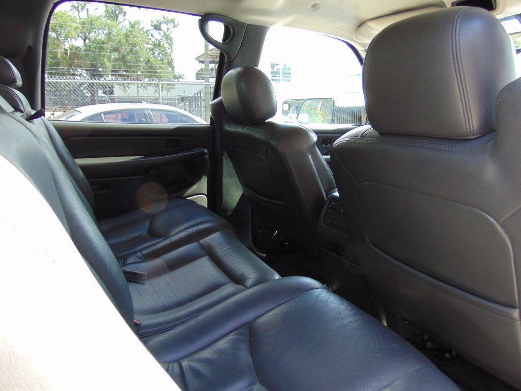 Used 2004 GMC Sierra 2500 SLT w/ Heavy-Duty Power Package AWD/4WD image 18