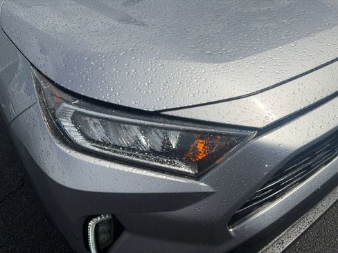 Used 2020 Toyota RAV4 XLE FWD image 19