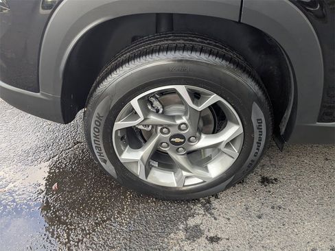 Used 2025 Chevrolet Trax LT w/ LT Convenience Package image 32