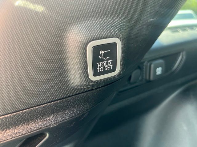 Used 2023 Jeep Grand Cherokee Limited w/ Luxury Tech Group II AWD/4WD image 11