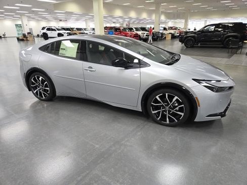 New 2026 Toyota Prius Plug-In Hybrid FWD image 6