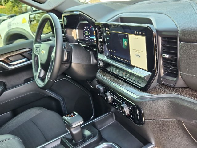 Used 2024 Chevrolet Silverado 1500 LT RWD image 13
