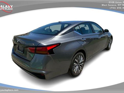 Used 2024 Nissan Altima 2.5 SV FWD image 5
