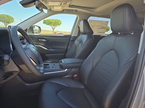 New 2026 Toyota Highlander XLE image 16