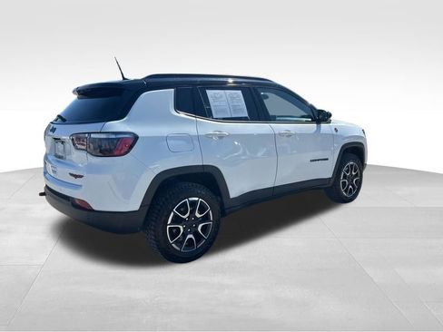 Used 2024 Jeep Compass Trailhawk image 4