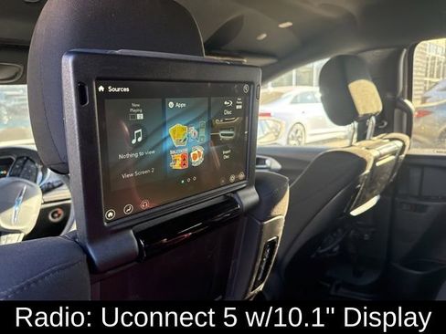 Used 2021 Chrysler Pacifica Touring w/ Uconnect Theater Family Group image 8