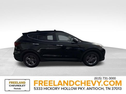 Used 2017 Hyundai Santa Fe Sport image 2