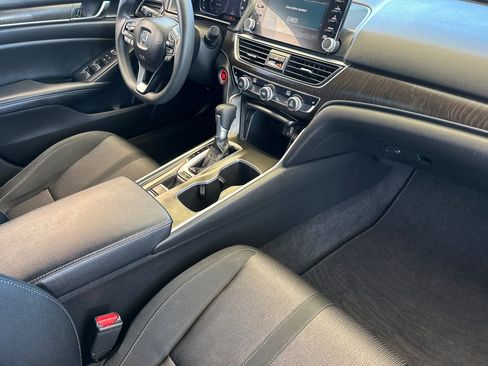 Used 2018 Honda Accord EX image 15