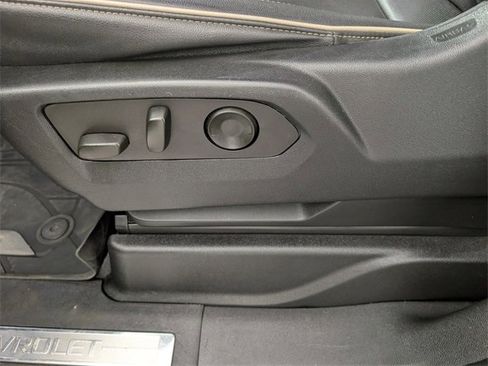 Used 2023 Chevrolet Suburban Premier image 11