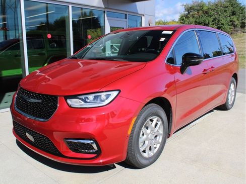 New 2026 Chrysler Pacifica Select image 5