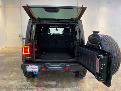 Used 2022 Jeep Wrangler Unlimited Sahara AWD/4WD image 9