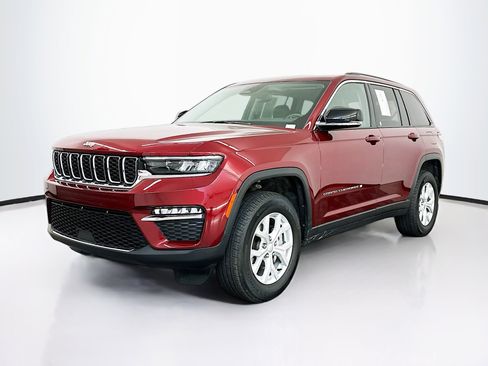 Used 2023 Jeep Grand Cherokee Limited image 3