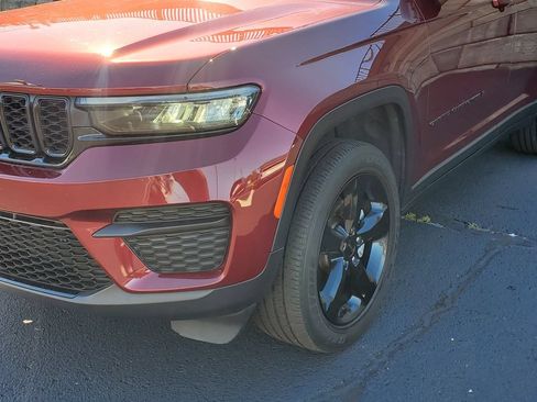 Used 2023 Jeep Grand Cherokee Altitude AWD/4WD image 10