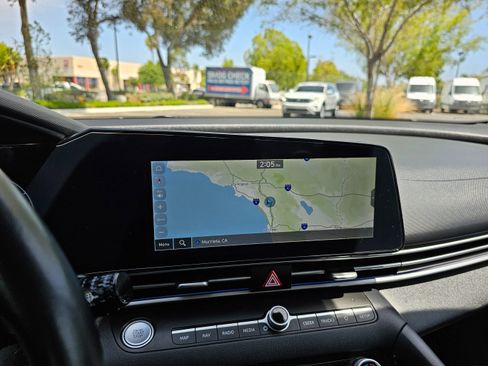 Used 2023 Hyundai Elantra Limited image 29