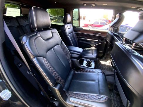 Used 2022 Jeep Grand Cherokee L Summit w/ Luxury Tech Group V image 17