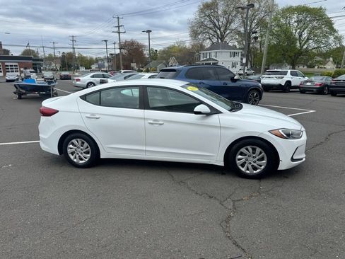 Used 2017 Hyundai Elantra SE FWD image 4