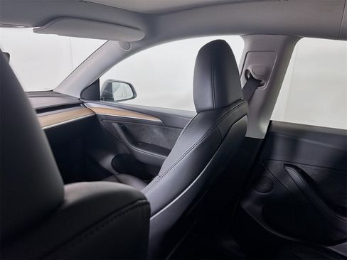 Used 2023 Tesla Model Y Long Range image 19