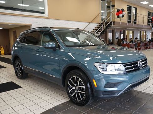 Used 2021 Volkswagen Tiguan SE w/ Panoramic Sunroof Package image 18