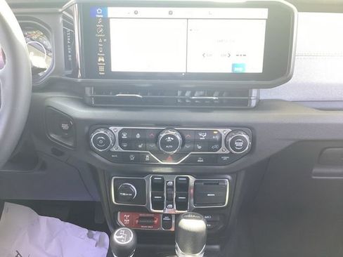 New 2025 Jeep Gladiator Willys image 11