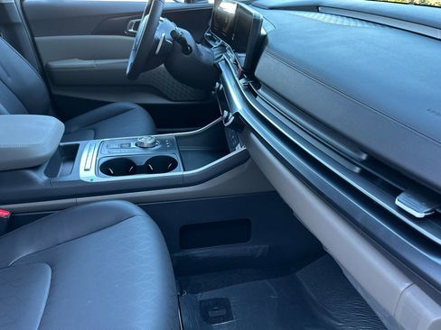New 2026 Kia Carnival LXS FWD image 17