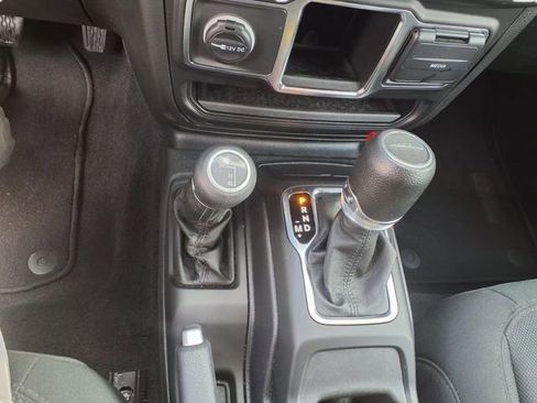 Used 2023 Jeep Gladiator Sport image 22